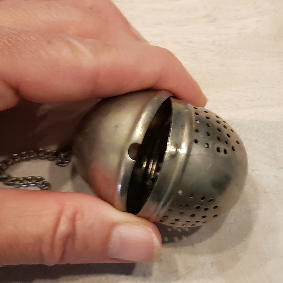 Vintage Tea Strainer Pod - Picture 3 of 7